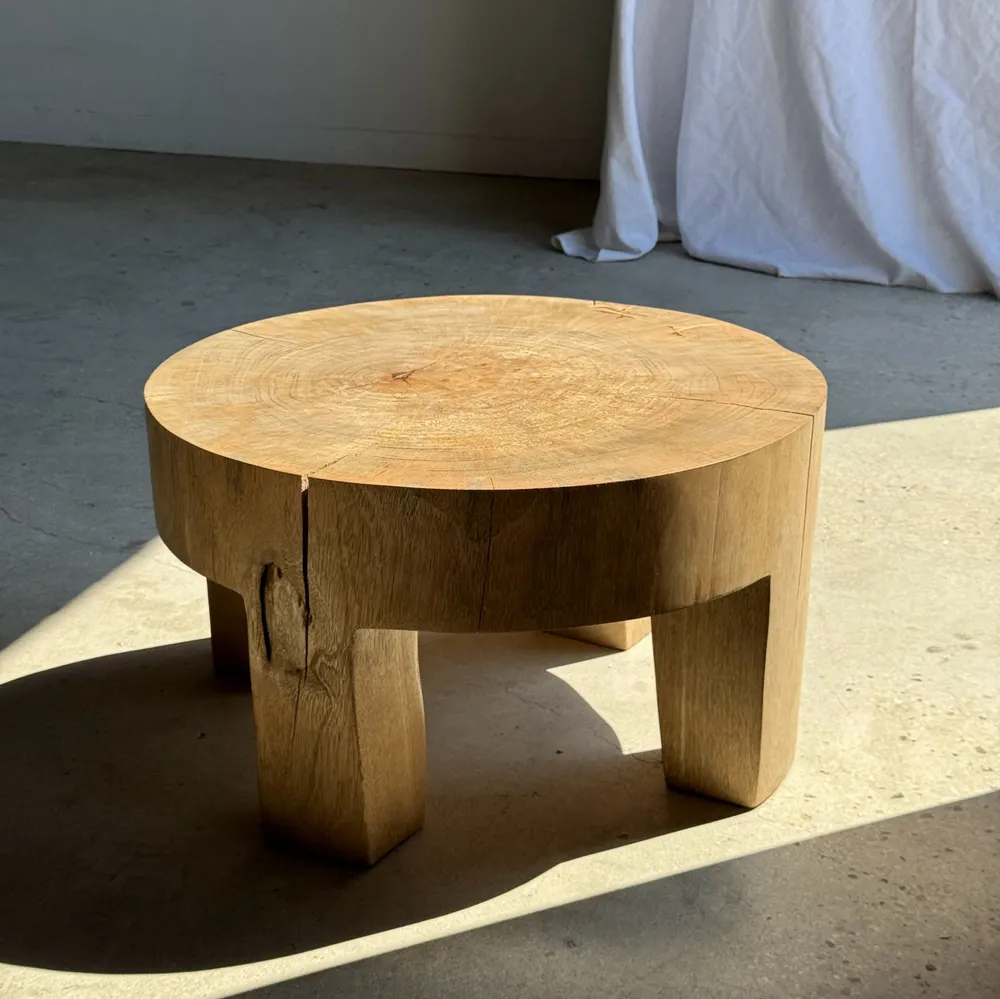 Tables basses - Coffee table, table basse quadripode en manguier massif monoxyle - OFFICE OBJETS