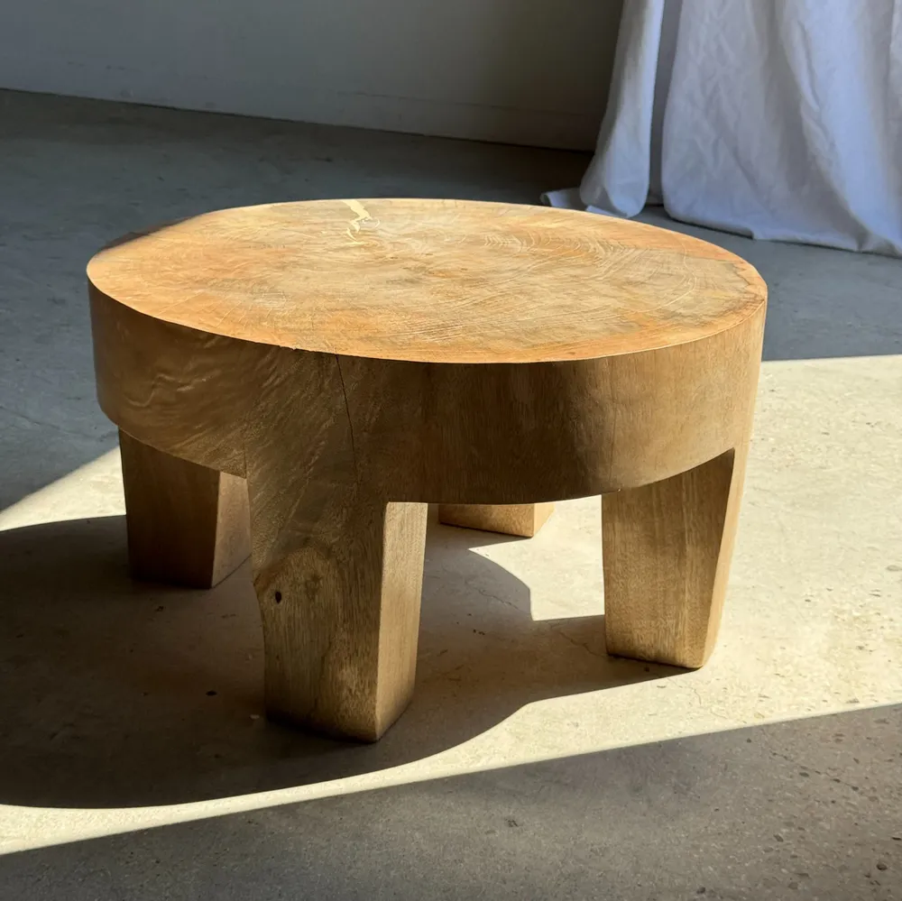 Tables basses - Coffee table, table basse quadripode en manguier massif monoxyle - OFFICE OBJETS