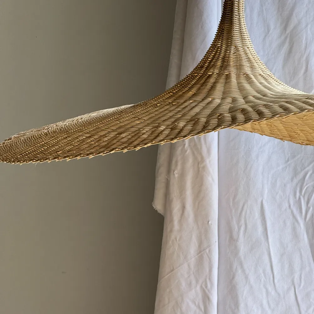 Suspensions - Très grande suspension en rotin en forme de chapeau D125 H50 - OFFICE OBJETS