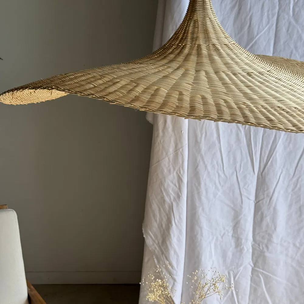 Suspensions - Très grande suspension en rotin en forme de chapeau D125 H50 - OFFICE OBJETS