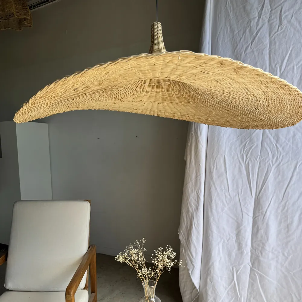Suspensions - Très grande suspension en rotin en forme de chapeau D125 H50 - OFFICE OBJETS