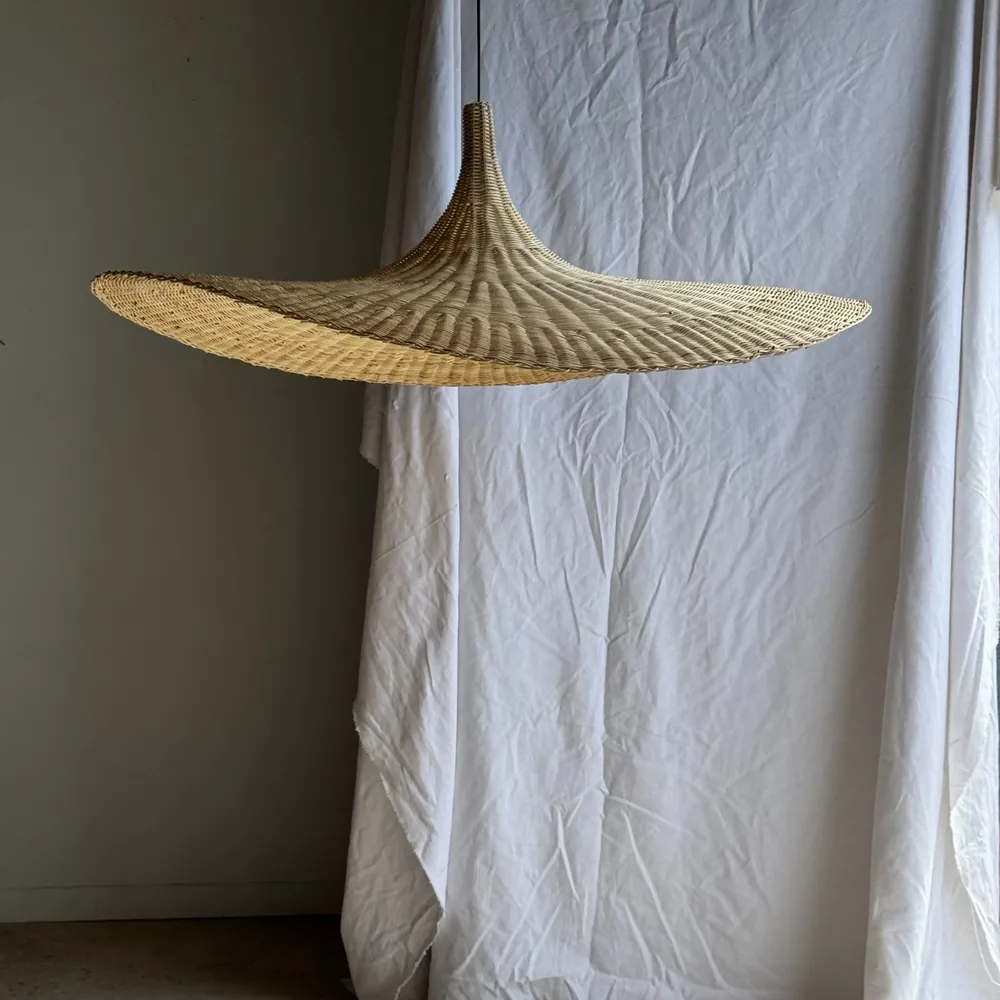 Suspensions - Très grande suspension en rotin en forme de chapeau D125 H50 - OFFICE OBJETS