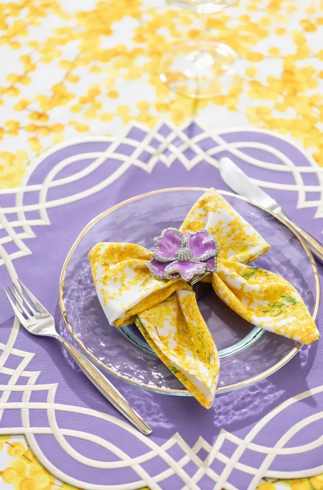 Everyday plates - 3D white flower napkin rings, set of 4 - TIME FOR TEA