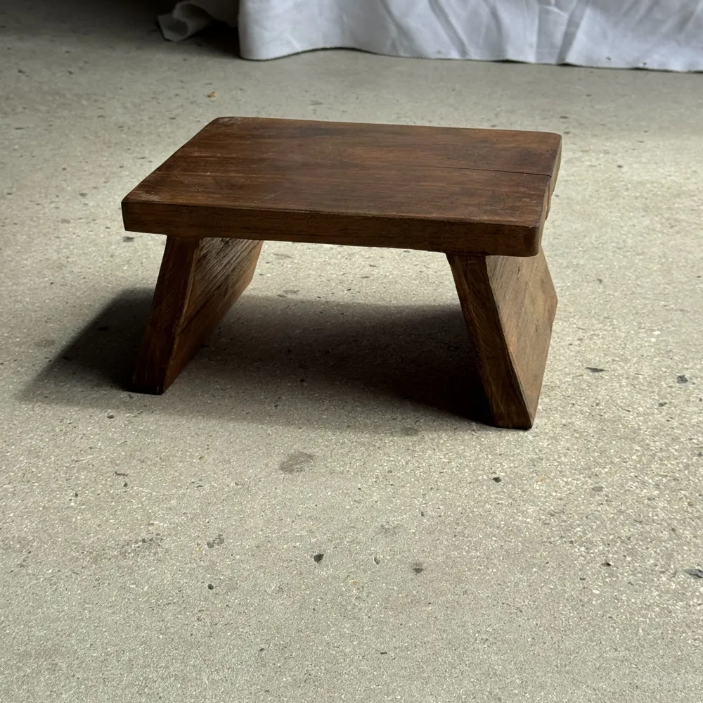 Repose-pieds - Petit stool, tabouret d'appoint en teck ancien, repose-pied indonésien - OFFICE OBJETS