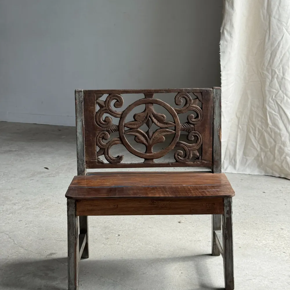 Benches - Mini bench with carved back with rosette and scroll pattern H59 L51 - OFFICE OBJETS