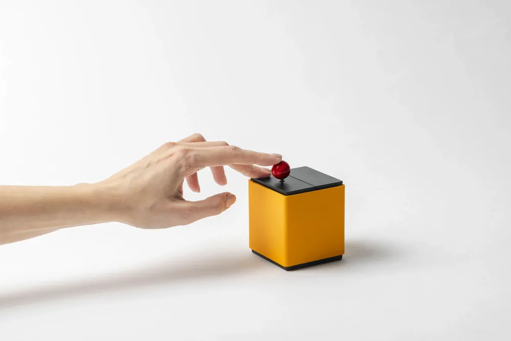 Design objects - la machine / The creature that refuses to behave - LA MACHINE