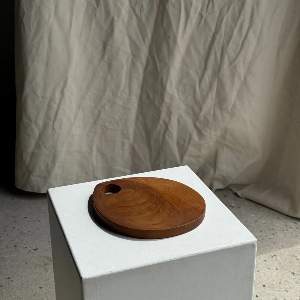 Ustensiles de cuisine - Petite planche à découper en teck monoxyle circulaire à anse 22 x 13 - OFFICE OBJETS