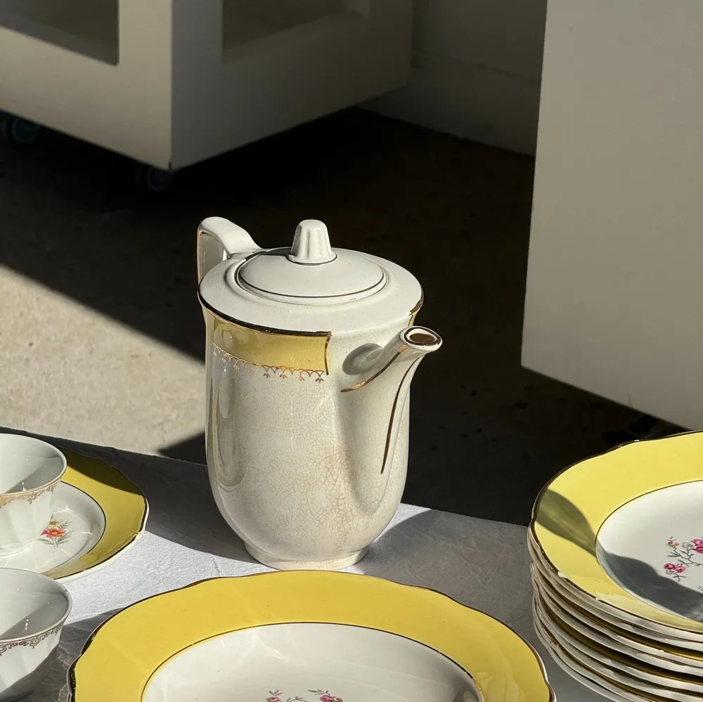 Carafes - L'Amandinoise ceramic teapot with yellow and gold frieze H21 - OFFICE OBJETS