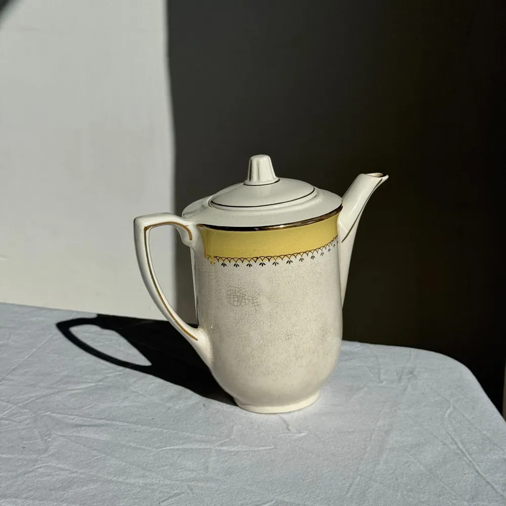 Carafes - L'Amandinoise ceramic teapot with yellow and gold frieze H21 - OFFICE OBJETS