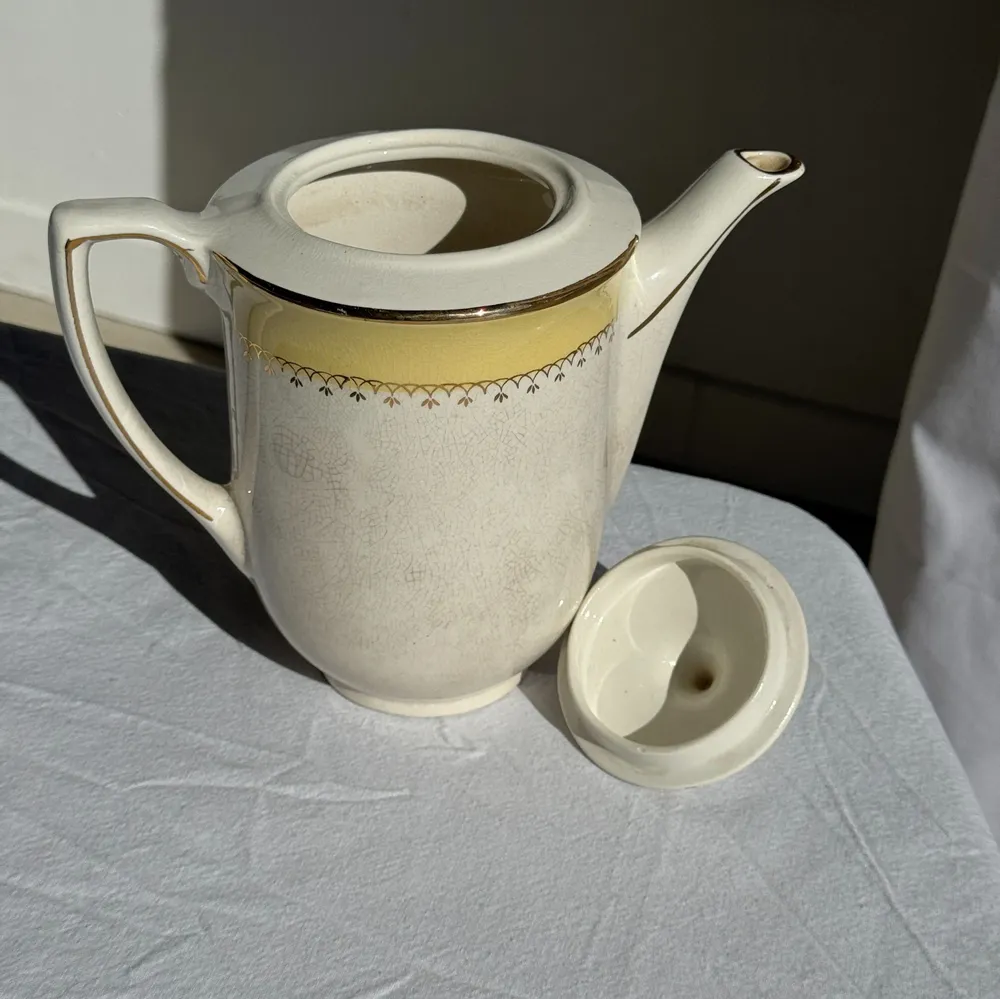 Carafes - L'Amandinoise ceramic teapot with yellow and gold frieze H21 - OFFICE OBJETS