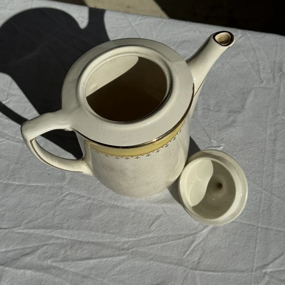 Carafes - L'Amandinoise ceramic teapot with yellow and gold frieze H21 - OFFICE OBJETS