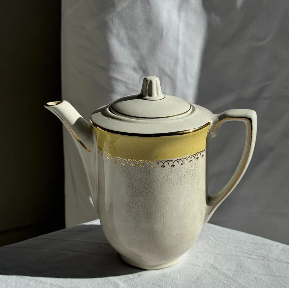 Carafes - L'Amandinoise ceramic teapot with yellow and gold frieze H21 - OFFICE OBJETS