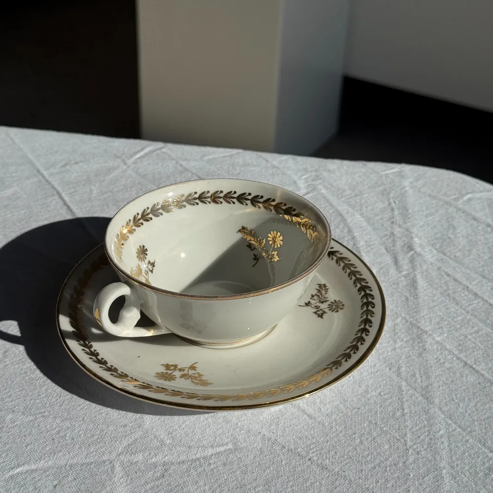 Mugs - Set of 3 golden Limoges porcelain cups and saucers H4 - OFFICE OBJETS