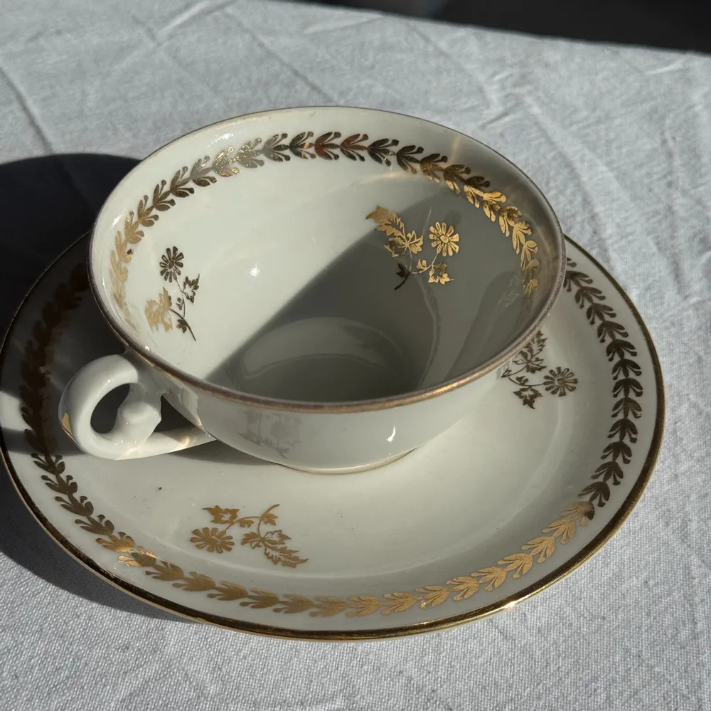 Mugs - Set of 3 golden Limoges porcelain cups and saucers H4 - OFFICE OBJETS
