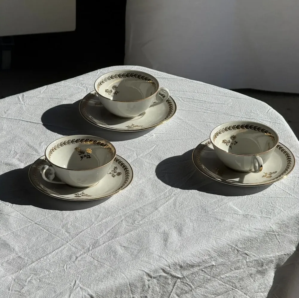 Mugs - Set of 3 golden Limoges porcelain cups and saucers H4 - OFFICE OBJETS