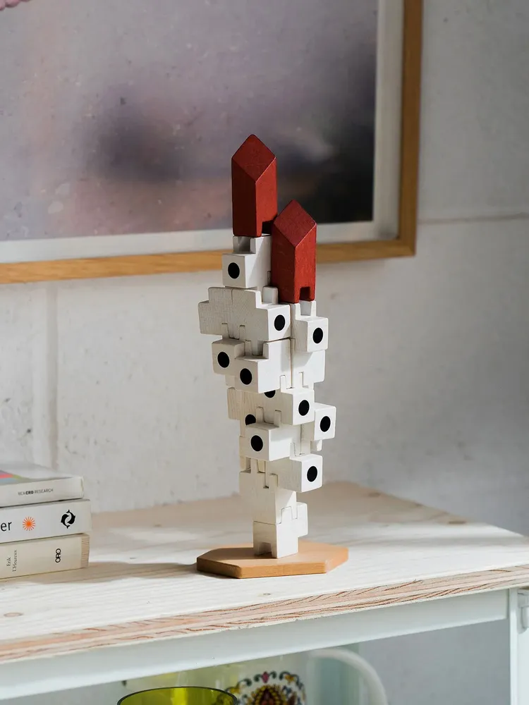 Design objects - Capsule Tower - A TANGIBLE FUTURE