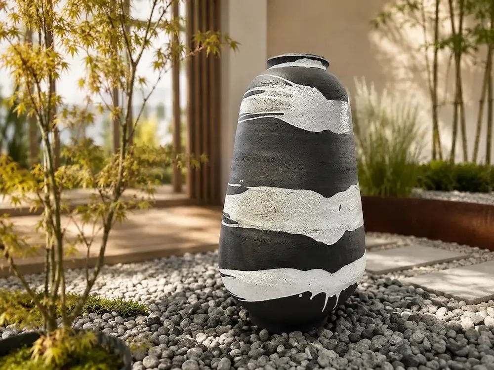 Pots de fleurs - Vase monumental décor graphique – OLIVIO II - CERAMIC FACTORY