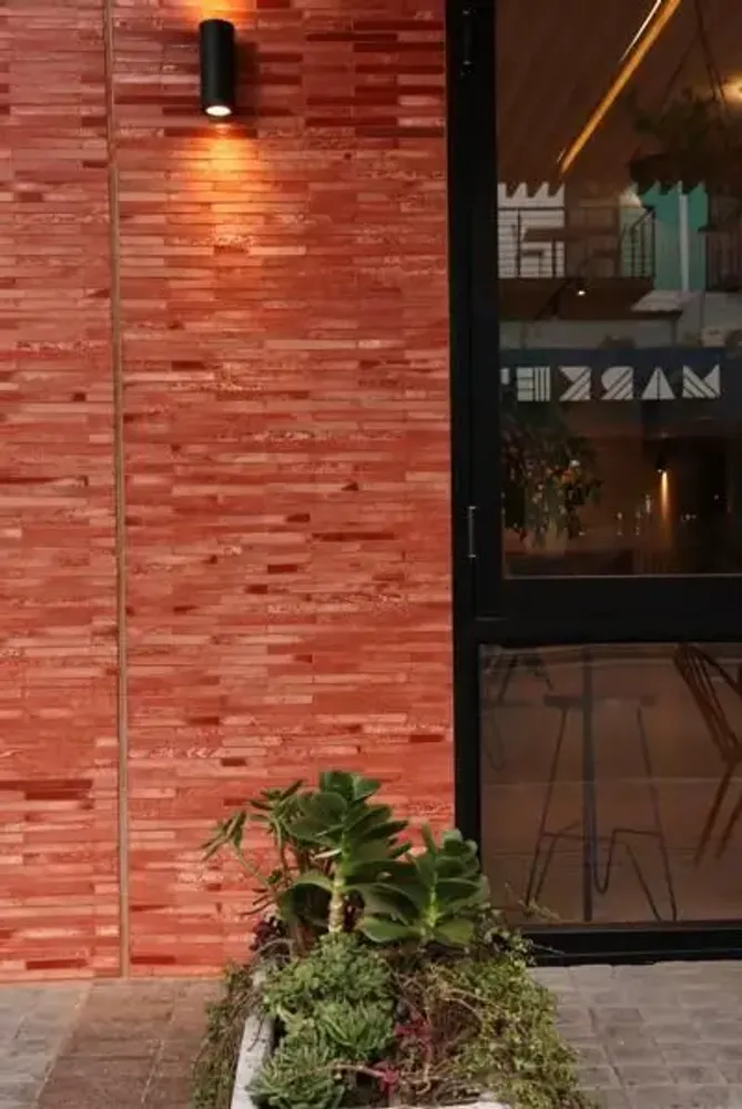 Tables Salle à Manger - IVA TILE - WOLKBERG CASTING STUDIOS