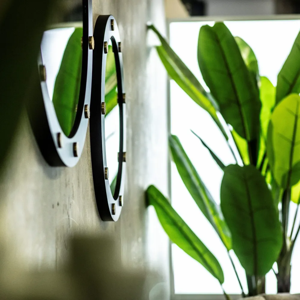 Hotel bedrooms - Cluster Round Mirror 62cm, lacquered wood, details brass, Portugal - DUISTT