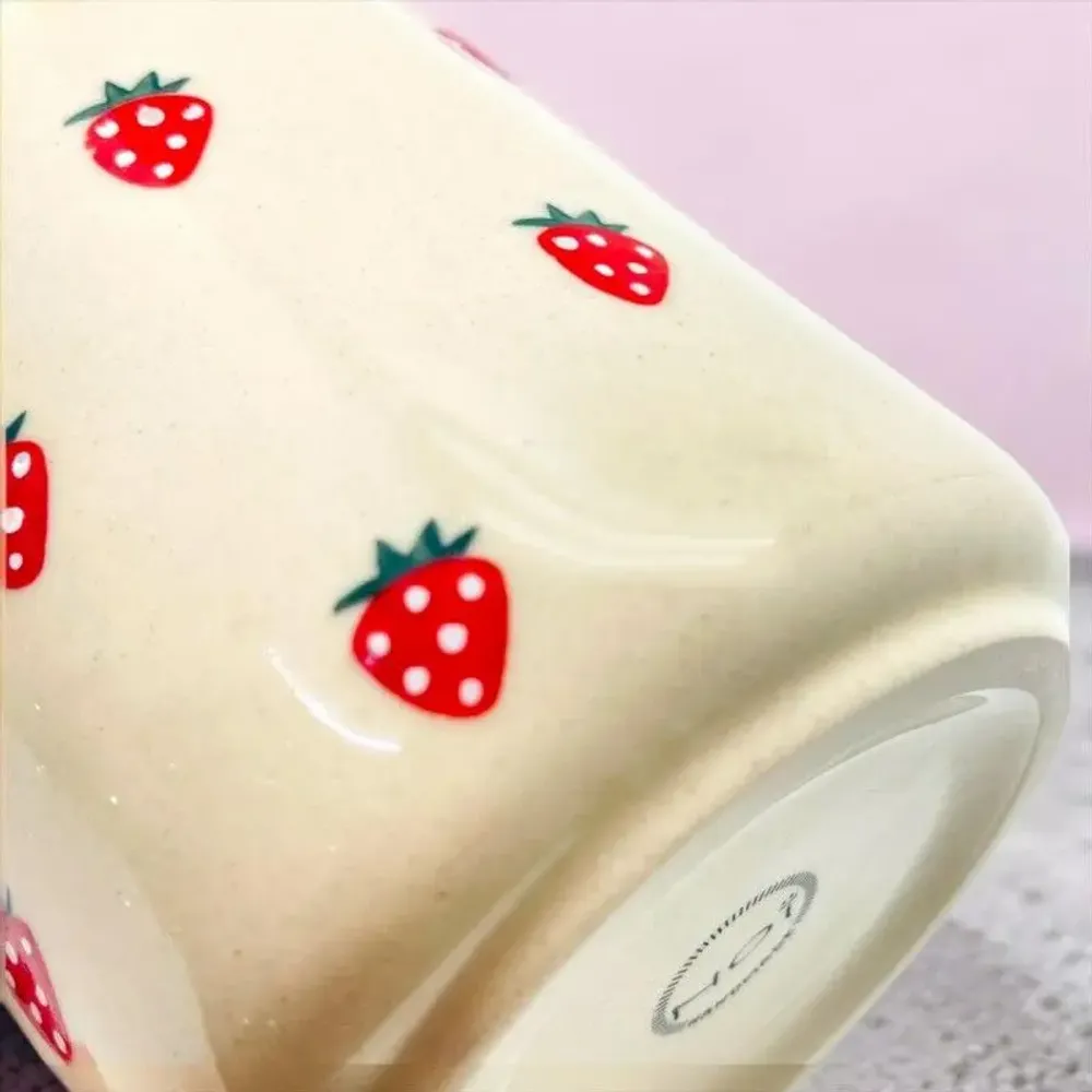 Mugs - Ceramic Cup organic Strawberry FL handle - NOÏ