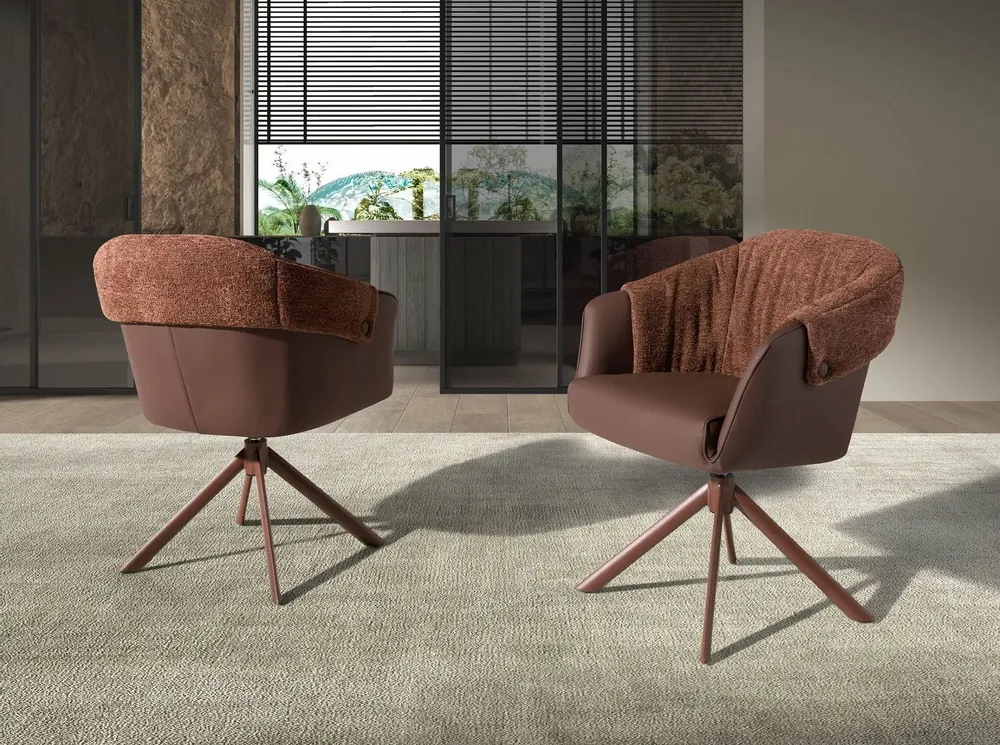 Chaises - Chaise pivotante en similicuir marron cuivré et tissu marron chiné - ANGEL CERDÁ