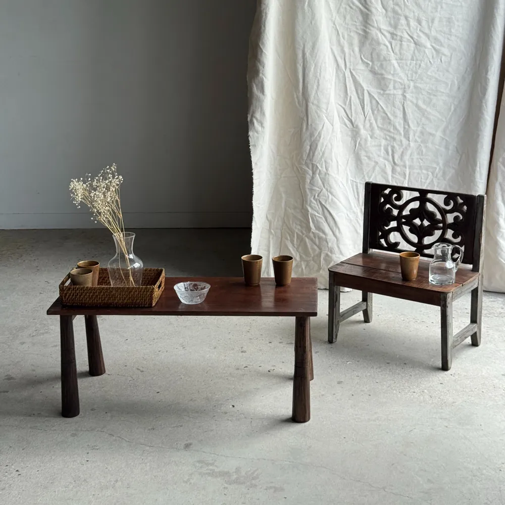 Tables basses - Table basse en teck brun de seconde main indonésienne pieds coniques - OFFICE OBJETS