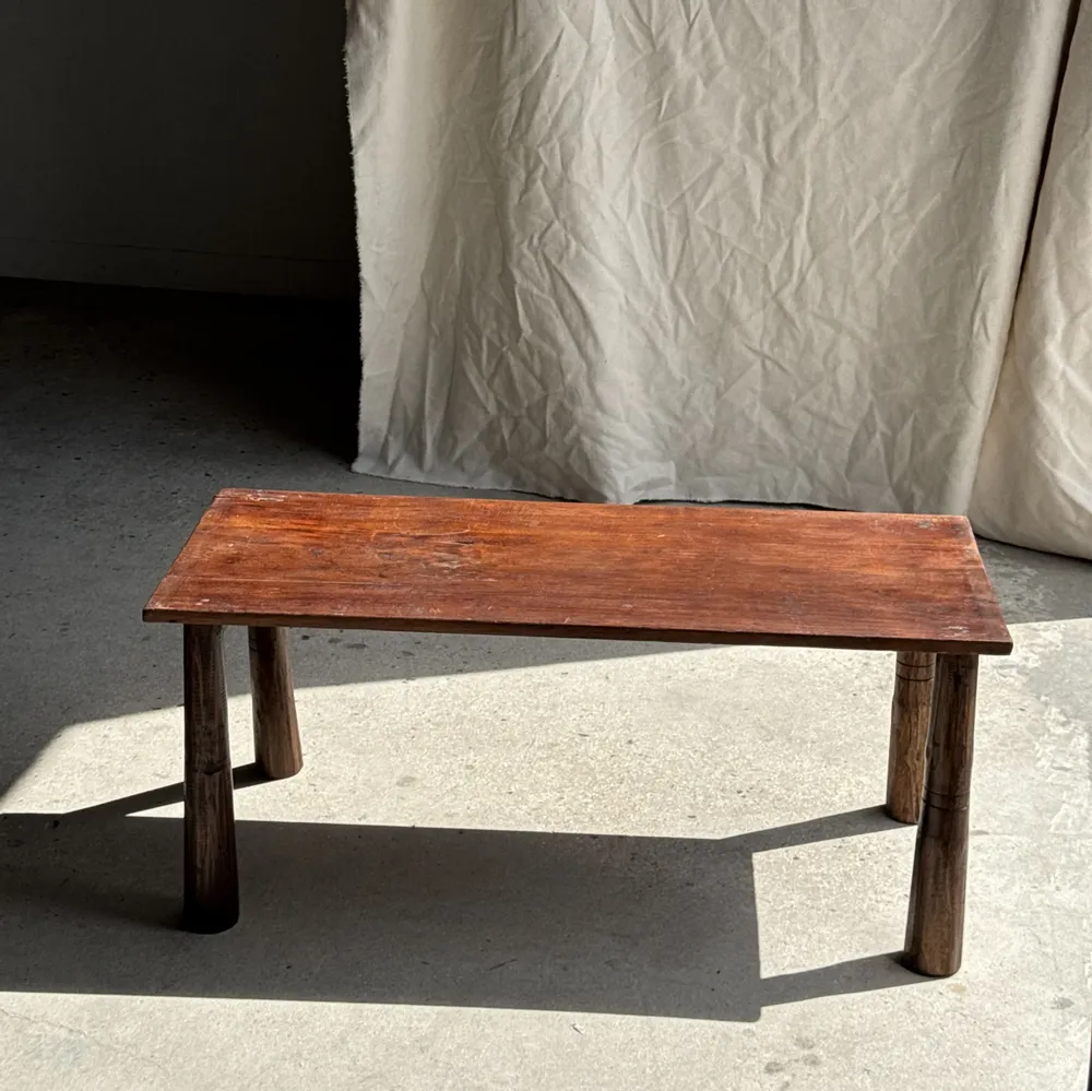 Tables basses - Table basse en teck brun de seconde main indonésienne pieds coniques - OFFICE OBJETS