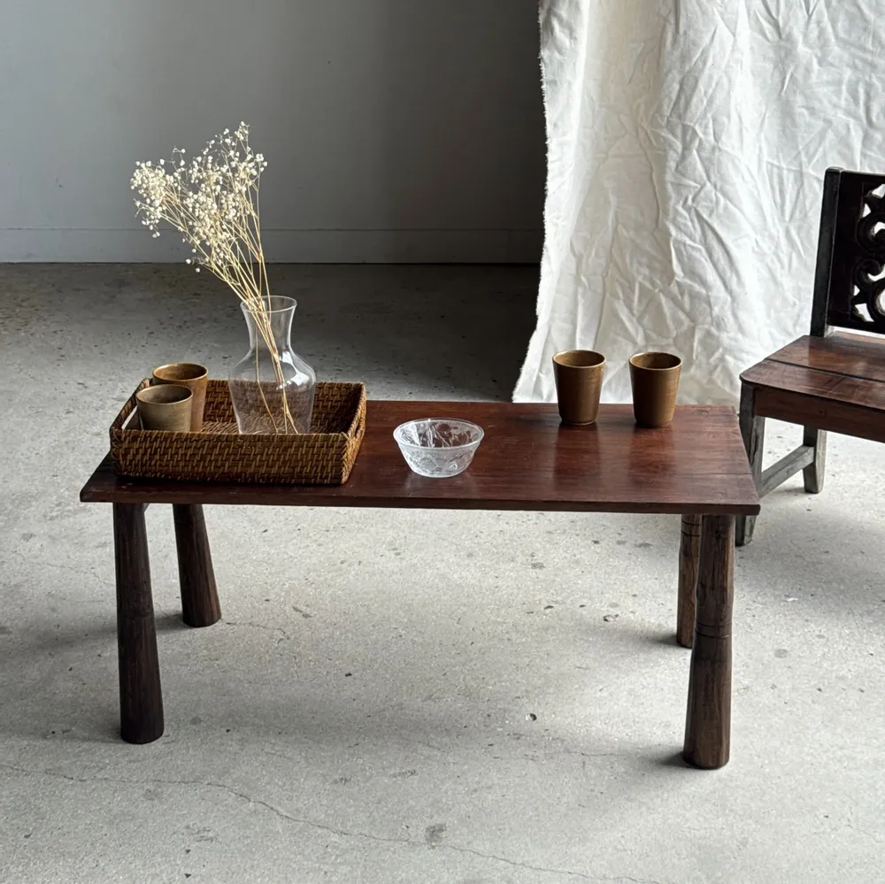 Tables basses - Table basse en teck brun de seconde main indonésienne pieds coniques - OFFICE OBJETS