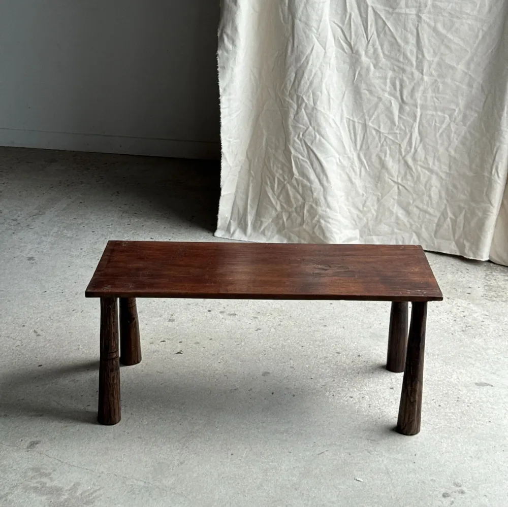 Tables basses - Table basse en teck brun de seconde main indonésienne pieds coniques - OFFICE OBJETS