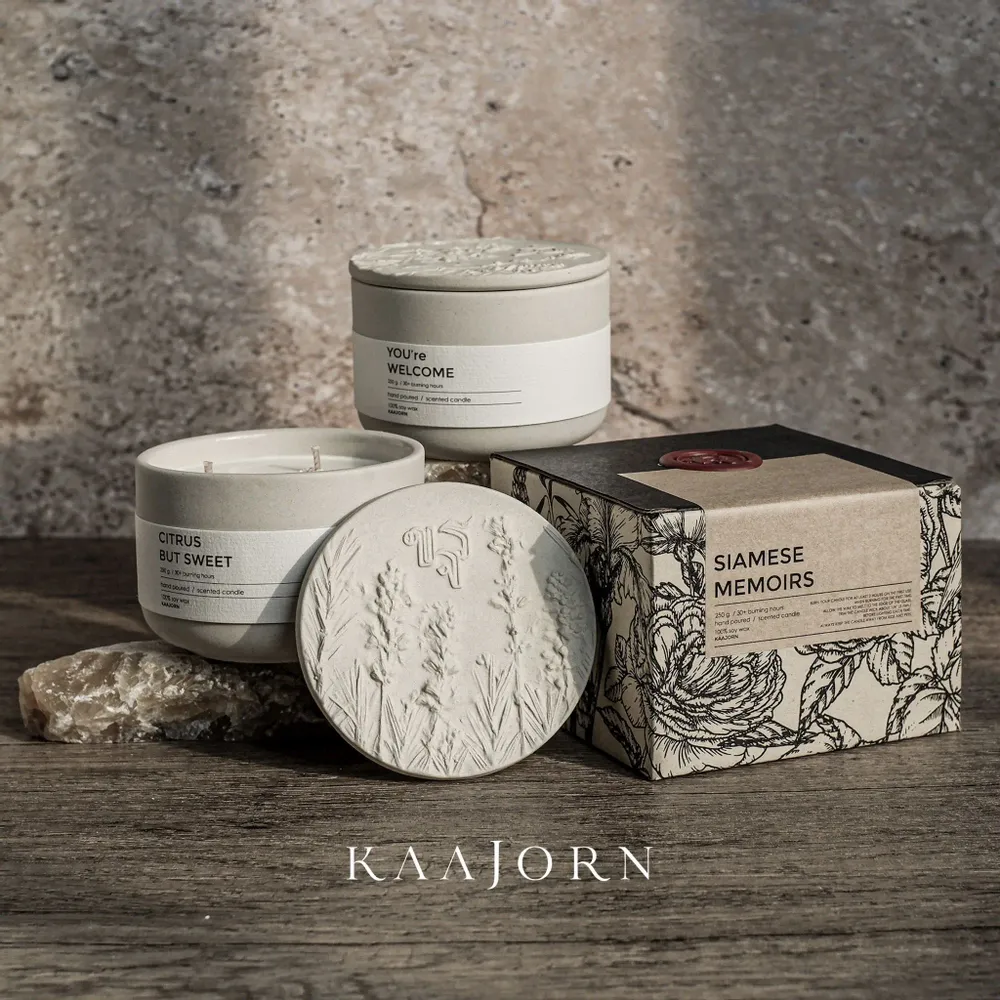 Bougies - Bougie au soja parfumée Kaajorn dans un récipient en céramique - KAAJORN