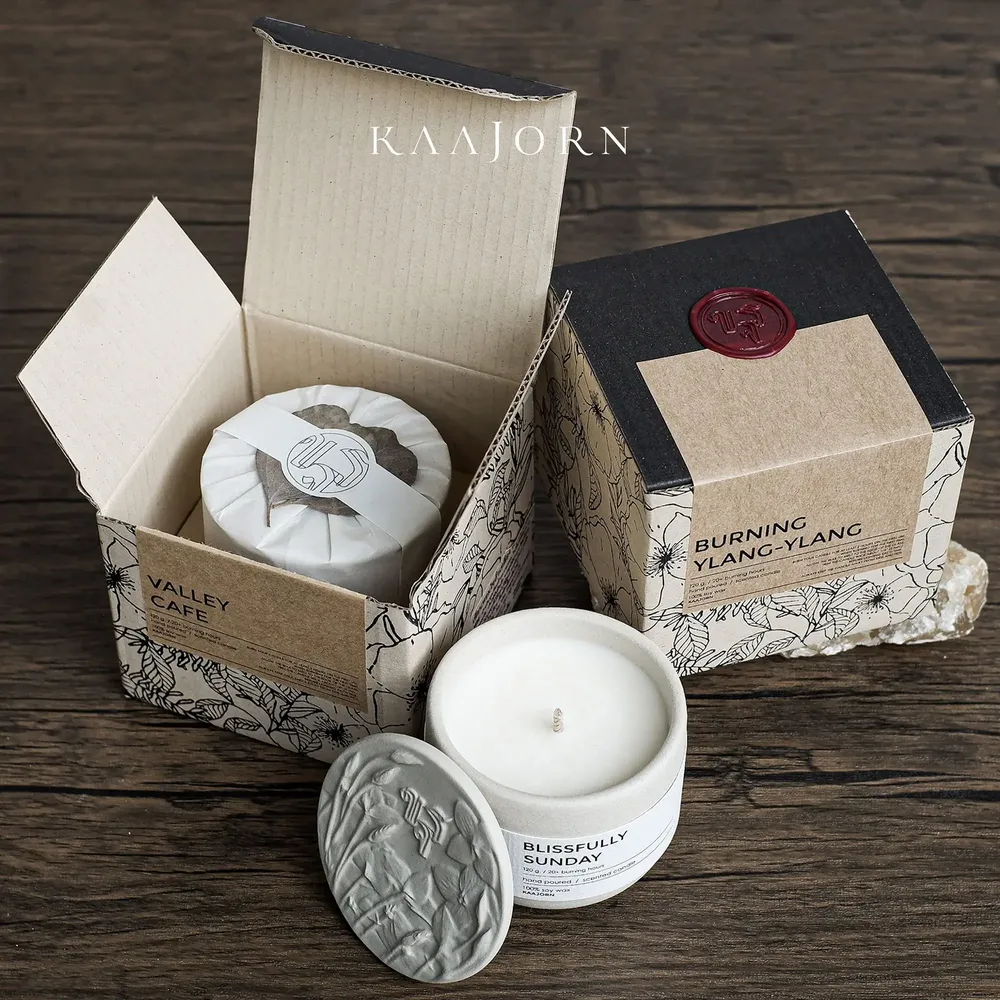 Bougies - Bougie au soja parfumée Kaajorn dans un récipient en céramique - KAAJORN