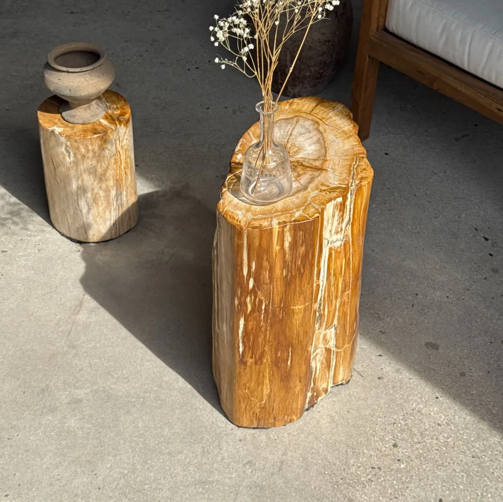 Tabourets - Table d'appoint en bois pétrifié orange doré et blanche ovale H46 D38 - OFFICE OBJETS