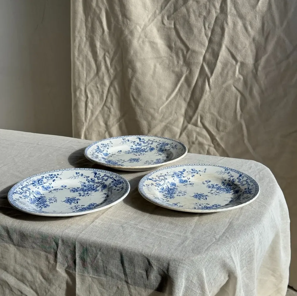 Everyday plates - Set of 3 blue earthenware plates from Gien Model Fleurette D22.5 - OFFICE OBJETS