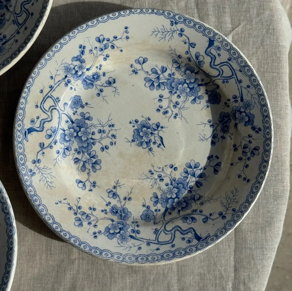 Everyday plates - Set of 3 blue earthenware plates from Gien Model Fleurette D22.5 - OFFICE OBJETS