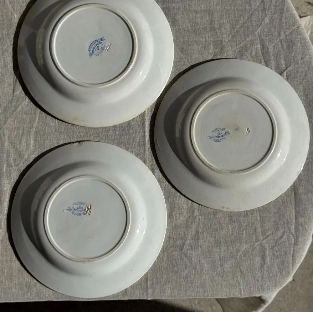 Everyday plates - Set of 3 blue earthenware plates from Gien Model Fleurette D22.5 - OFFICE OBJETS