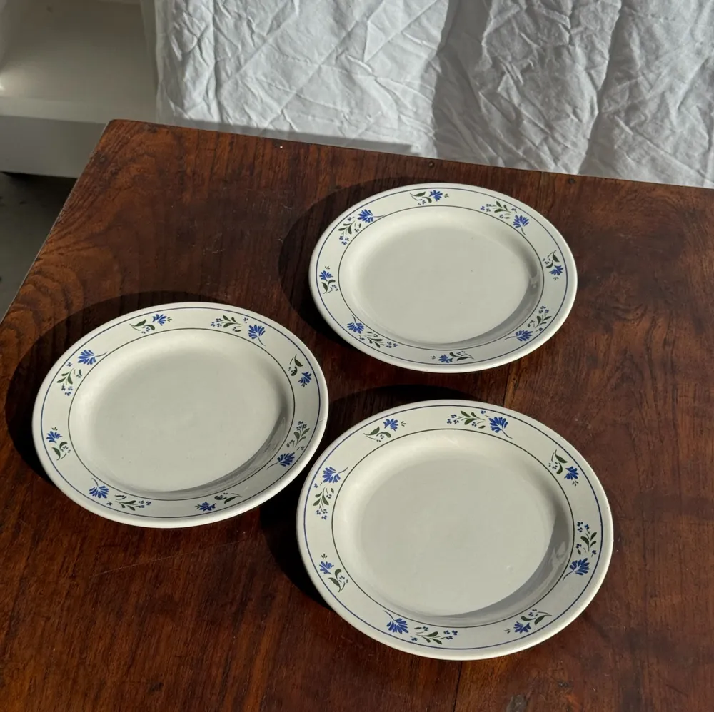 Everyday plates - Set of 3 small dessert plates with blue flower border Pas de Mar - OFFICE OBJETS