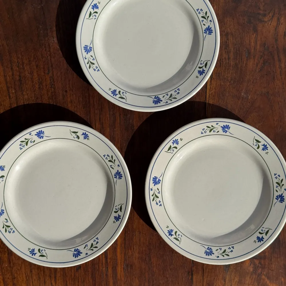 Everyday plates - Set of 3 small dessert plates with blue flower border Pas de Mar - OFFICE OBJETS