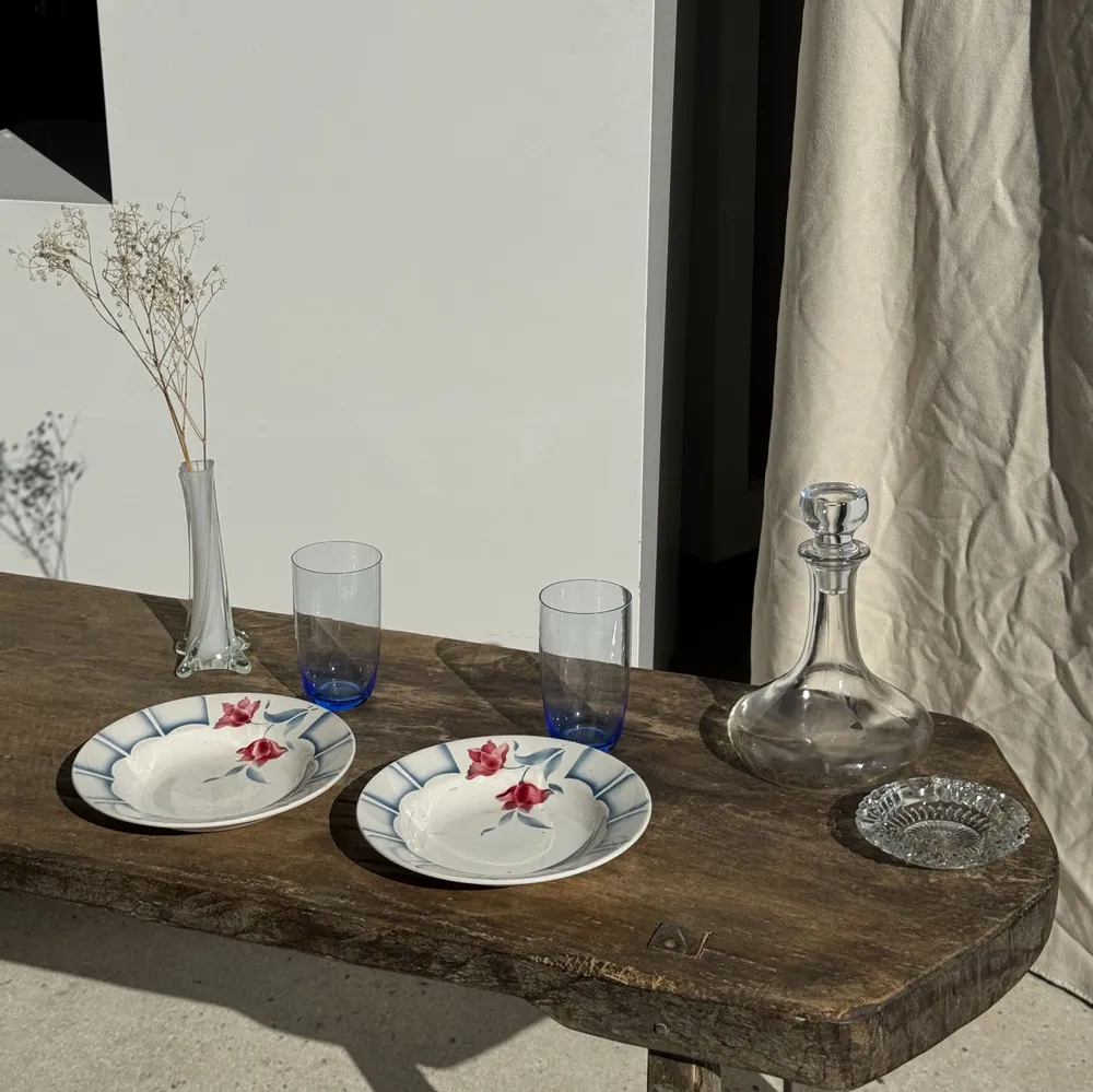 Assiettes au quotidien - Lot de 3 assiettes creuses Digoin Sarreguemines bleues et fleurs roses - OFFICE OBJETS