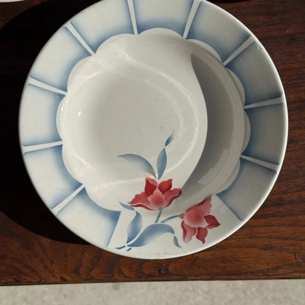 Assiettes au quotidien - Lot de 3 assiettes creuses Digoin Sarreguemines bleues et fleurs roses - OFFICE OBJETS