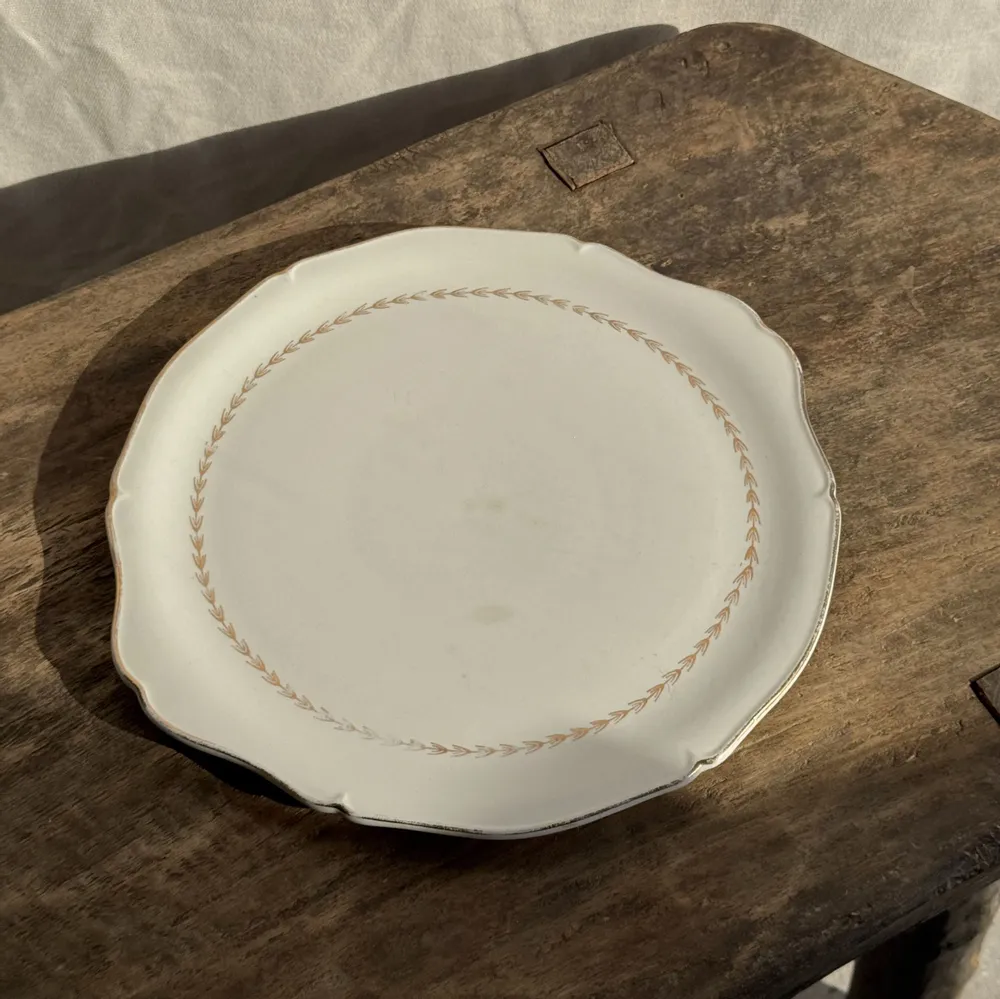 Plats et saladiers - Grand plat à tarte en faïence de Gien Quimper liseré doré D35 - OFFICE OBJETS