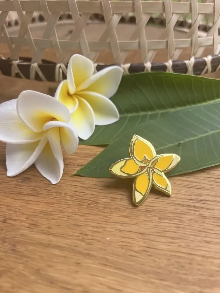 Brooches - Pins La fleur de frangipanier - POP ET SES FRÈRES