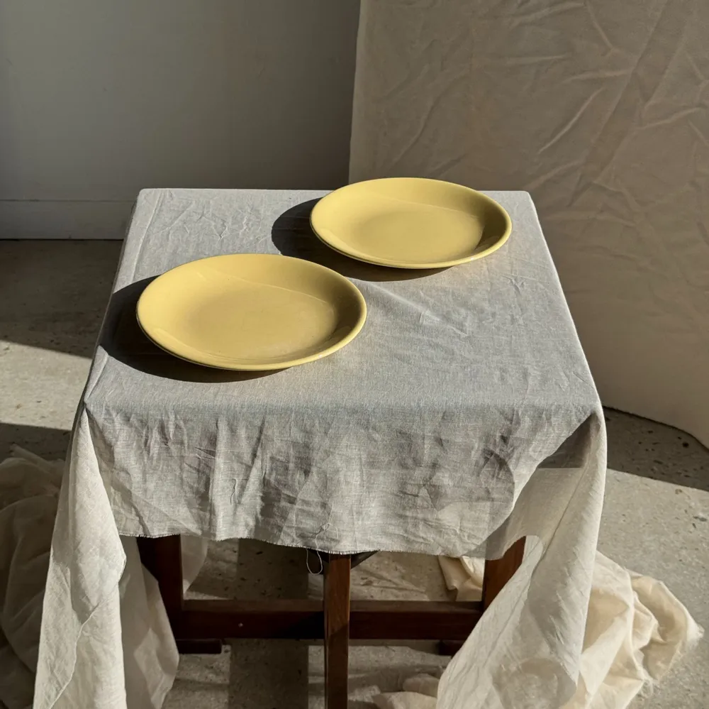 Everyday plates - Set of 2 large yellow plates without brand D25.5 - OFFICE OBJETS