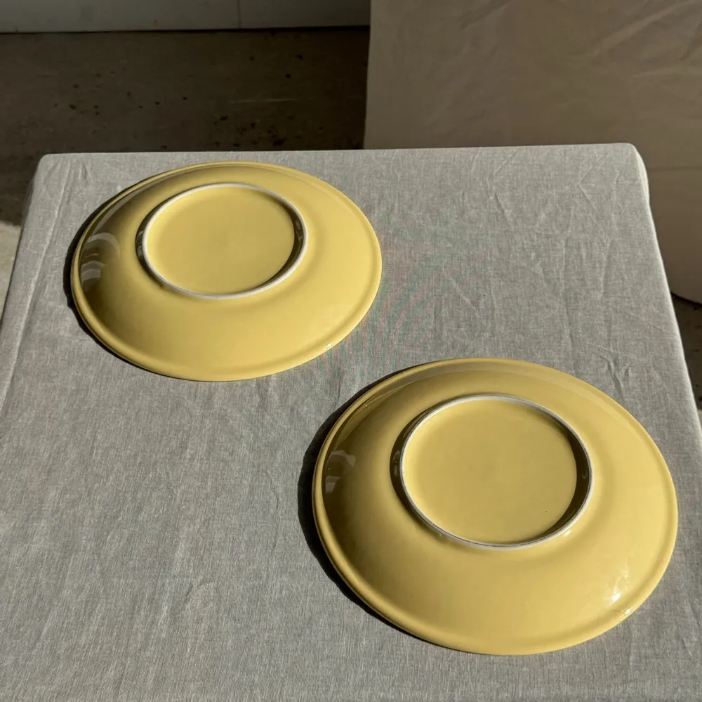Everyday plates - Set of 2 large yellow plates without brand D25.5 - OFFICE OBJETS