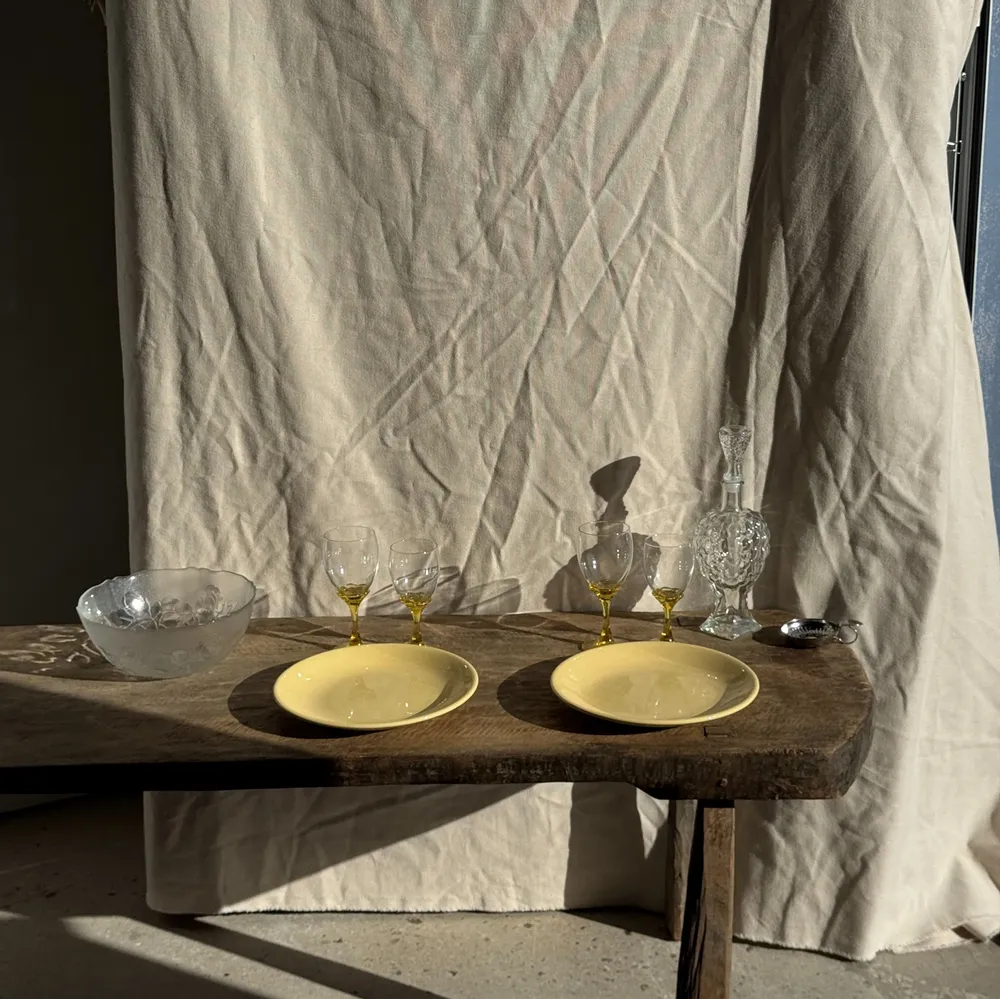 Everyday plates - Set of 2 large yellow plates without brand D25.5 - OFFICE OBJETS