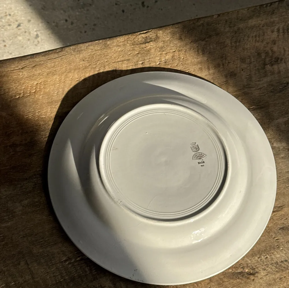 Formal plates - Circular dish model Nico gold Digoin Sarreguemines D30.5 - OFFICE OBJETS