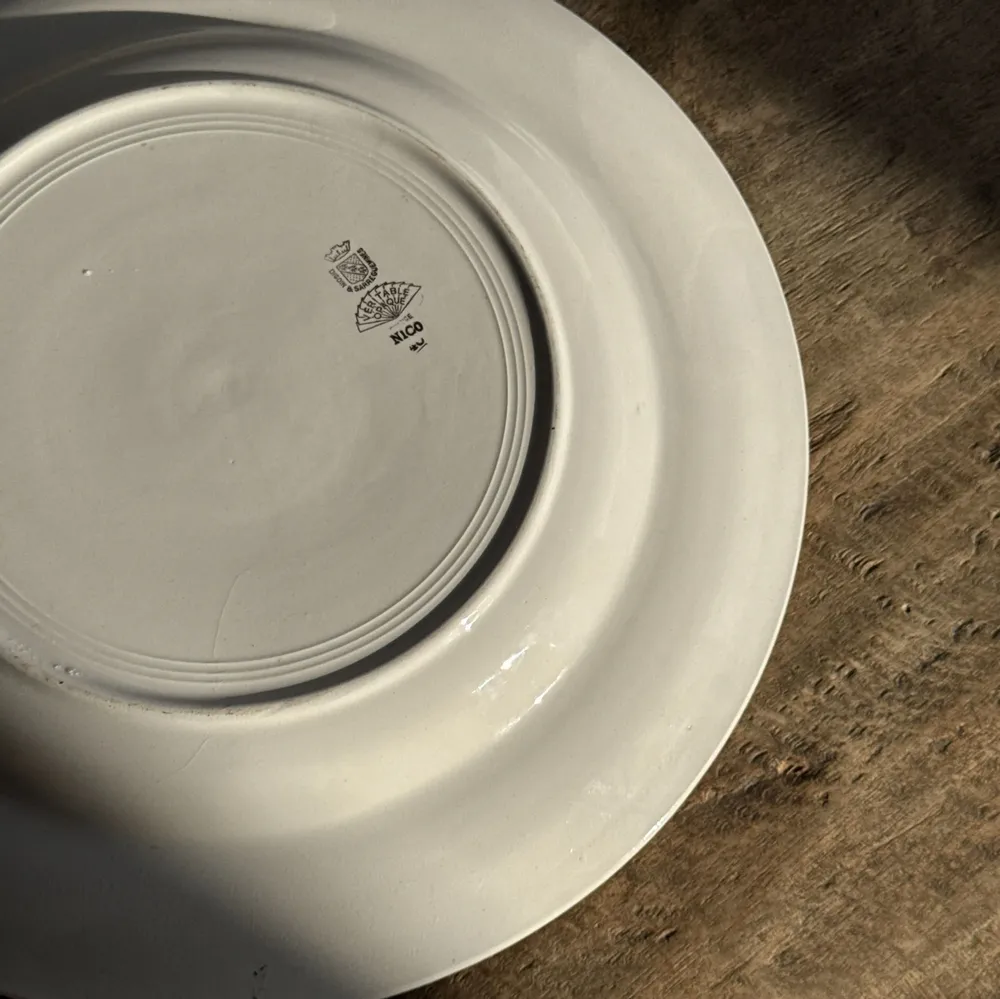 Formal plates - Circular dish model Nico gold Digoin Sarreguemines D30.5 - OFFICE OBJETS