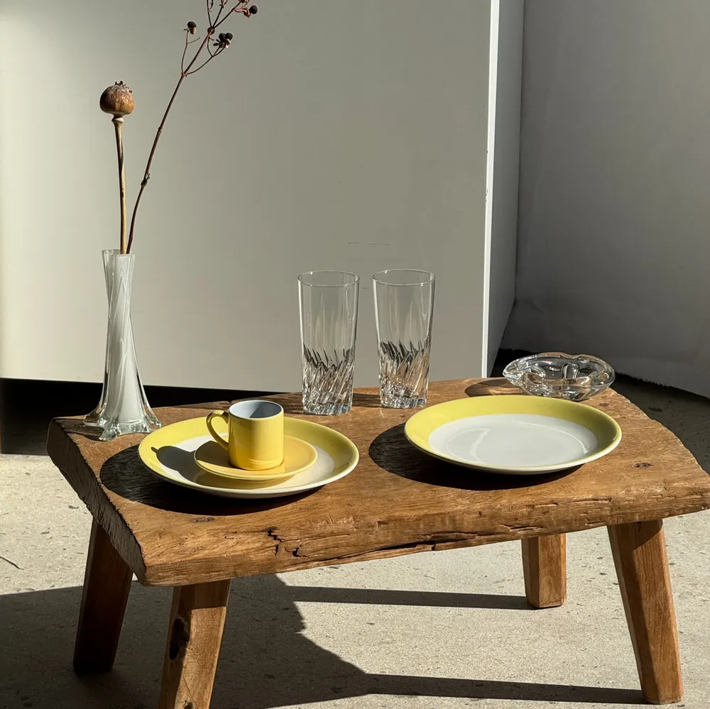Everyday plates - Set of 2 large plates with yellow border, brand 12 - OFFICE OBJETS