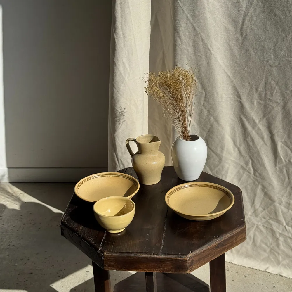 Carafes - Petit pichet en grès beige H14 L15 - OFFICE OBJETS