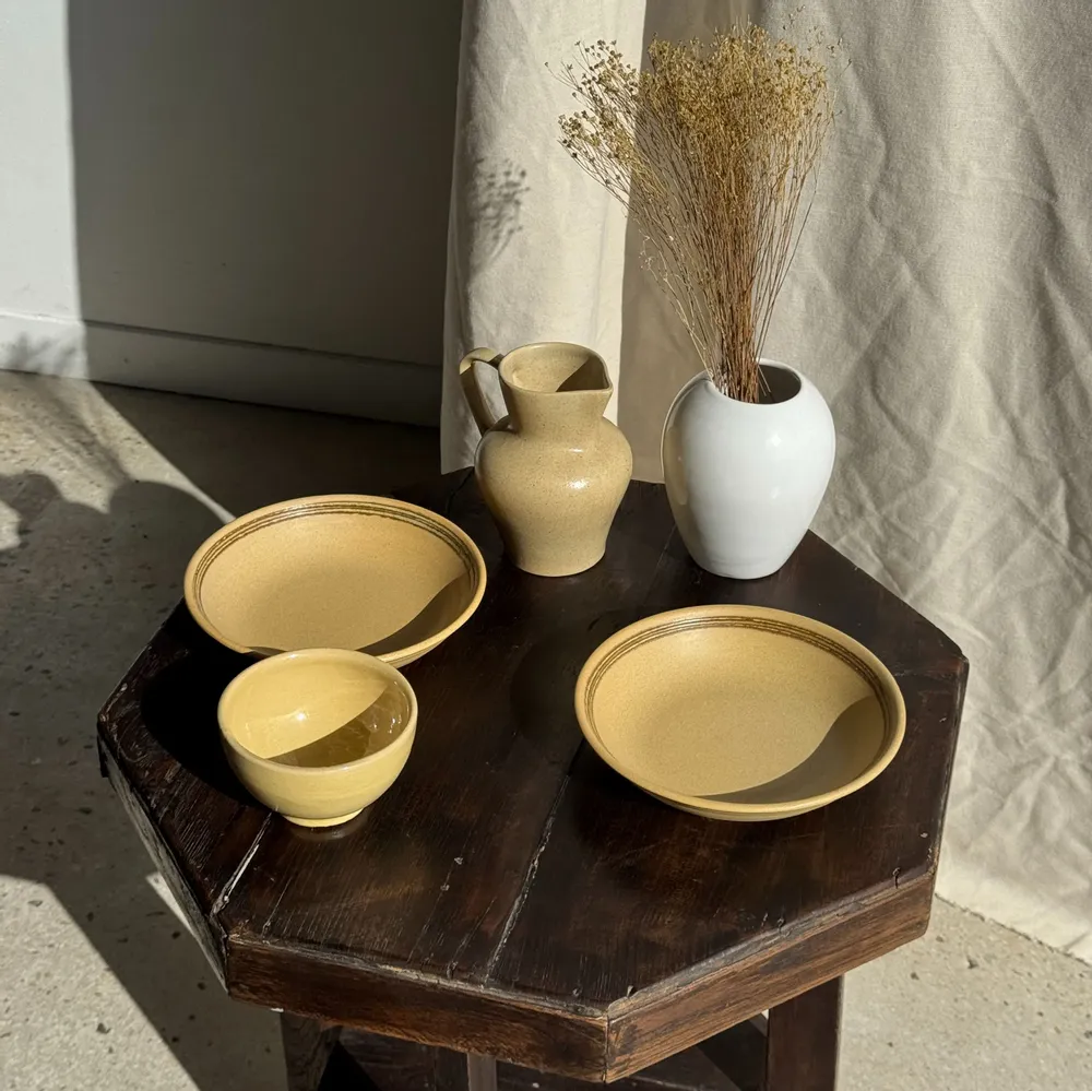 Carafes - Petit pichet en grès beige H14 L15 - OFFICE OBJETS