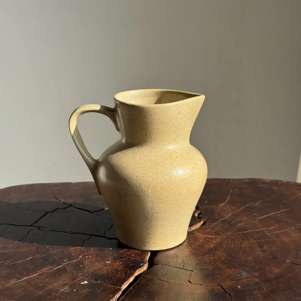 Carafes - Petit pichet en grès beige H14 L15 - OFFICE OBJETS